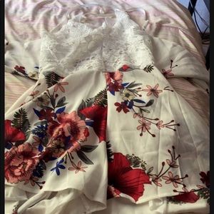 Bought it from shien doesn’t fit me very cute with flowers on it